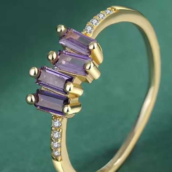 14K Gold Plated Finger Ring with Shiny Zircon Inlay Size 7 - Picture 1 of 9